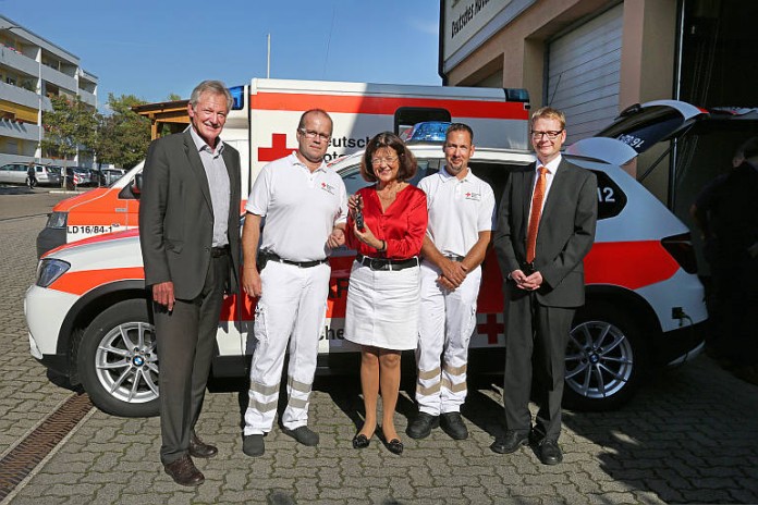 Übergabe des Notarzteinsatzfahrzeuges an die Rettungswache Kandel.